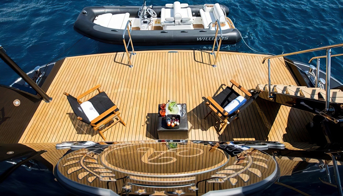 Аренда яхты Baglietto ROCK 13 в ОАЭ - beach club